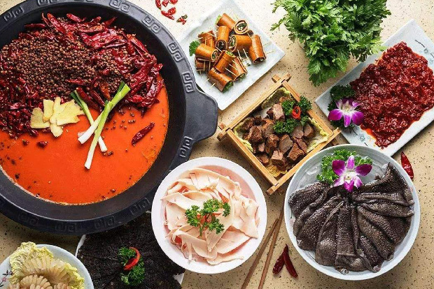 火锅在家吃还是到店吃？